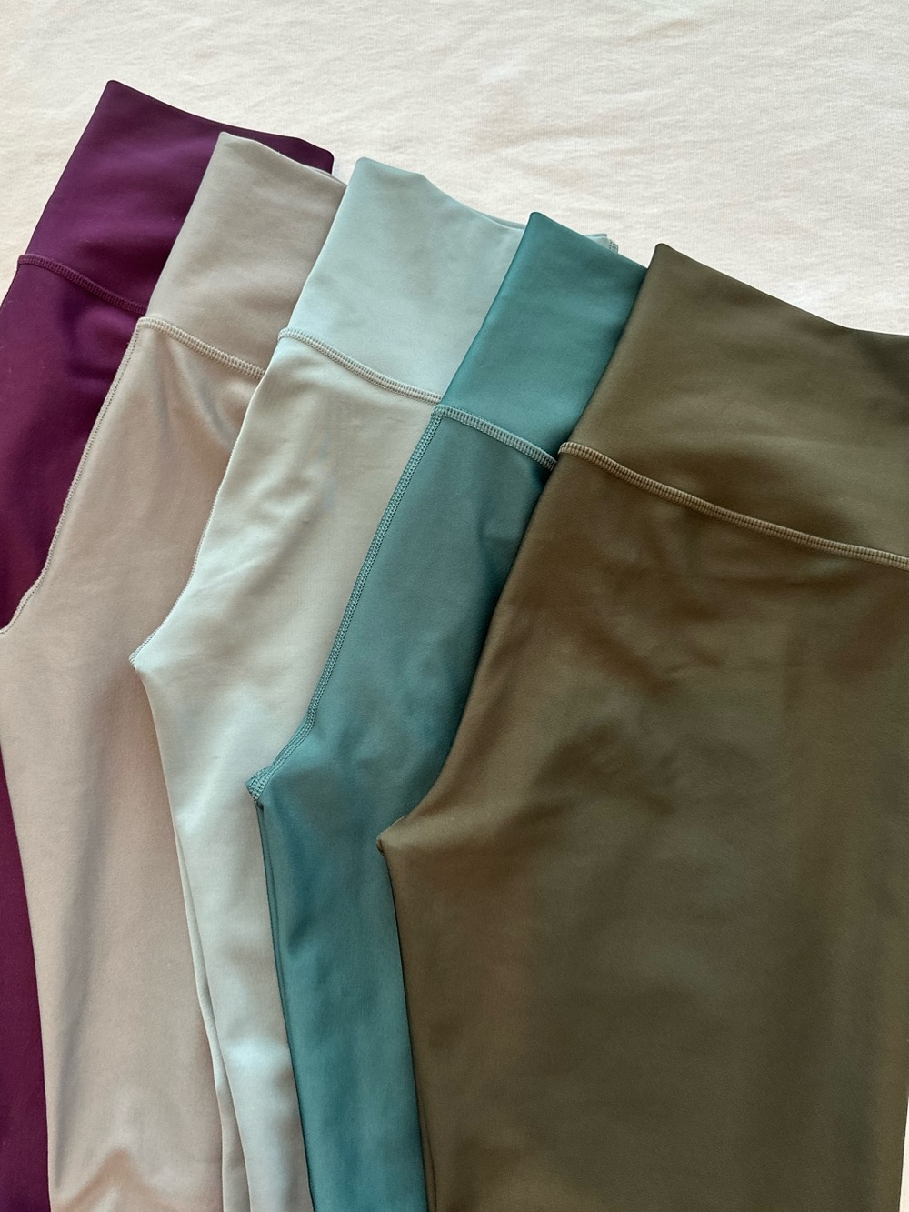 ALO Yoga Olive Green High-Rise Leggings with Subtle Logo
